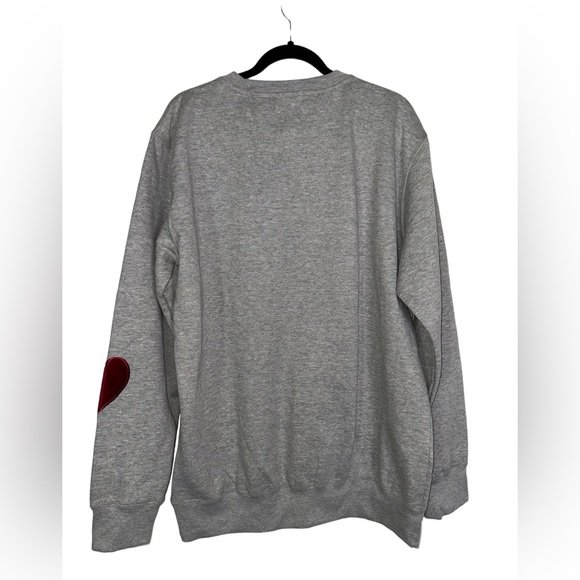 🏳️🌈 NWT! QE Cast Names Embroidered Heart Sweatshirt - Picture 5 of 16